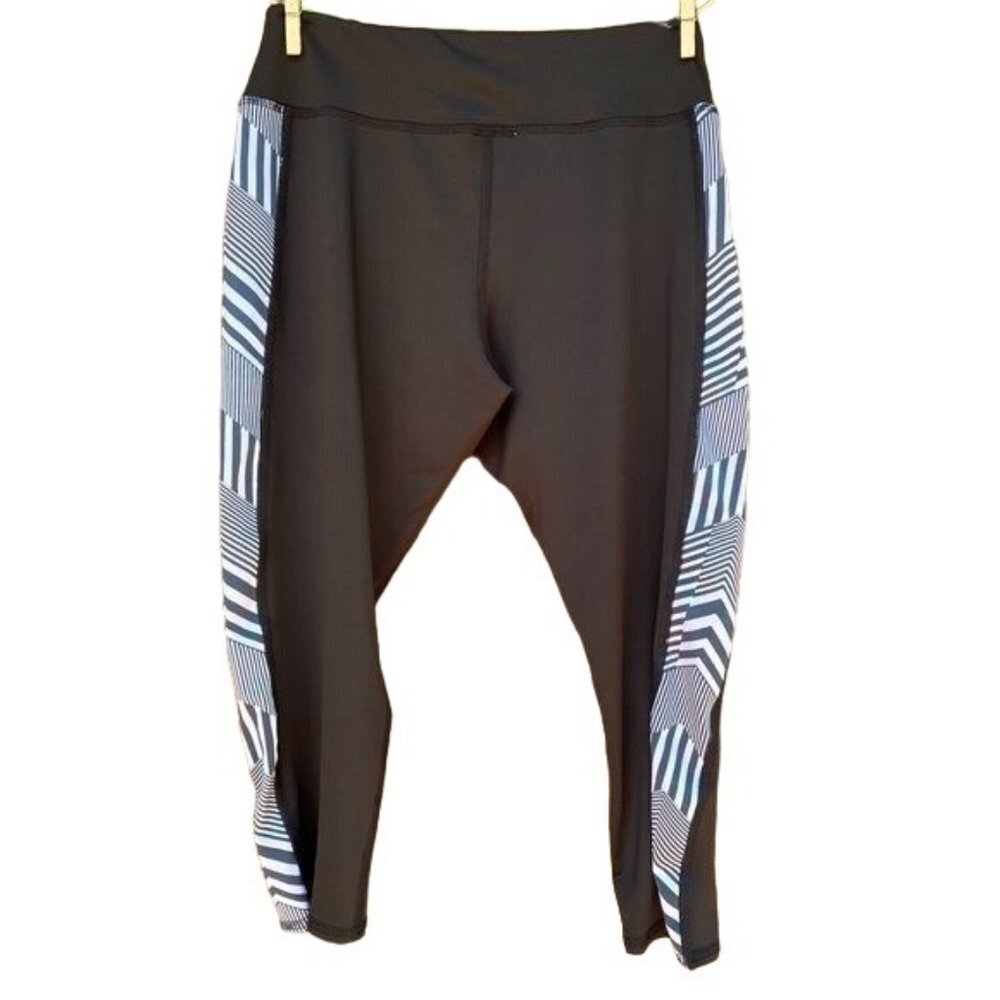 Life Elsewhere Active Black Grey Athletic Capri Leggings Size Medium - Picture 6 of 8